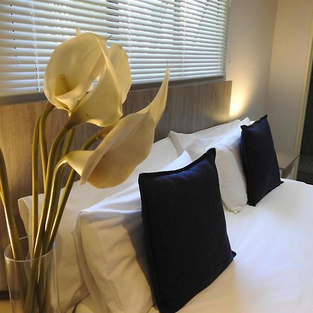 The Lantern Guesthouse Bloemfontein Extérieur photo