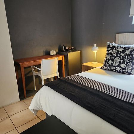 The Lantern Guesthouse Bloemfontein Extérieur photo