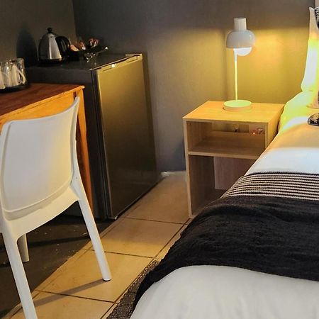 The Lantern Guesthouse Bloemfontein Extérieur photo