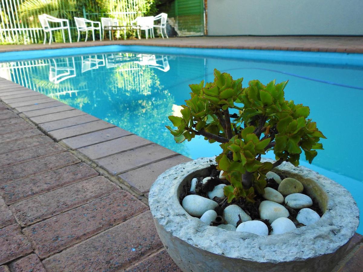 The Lantern Guesthouse Bloemfontein Extérieur photo