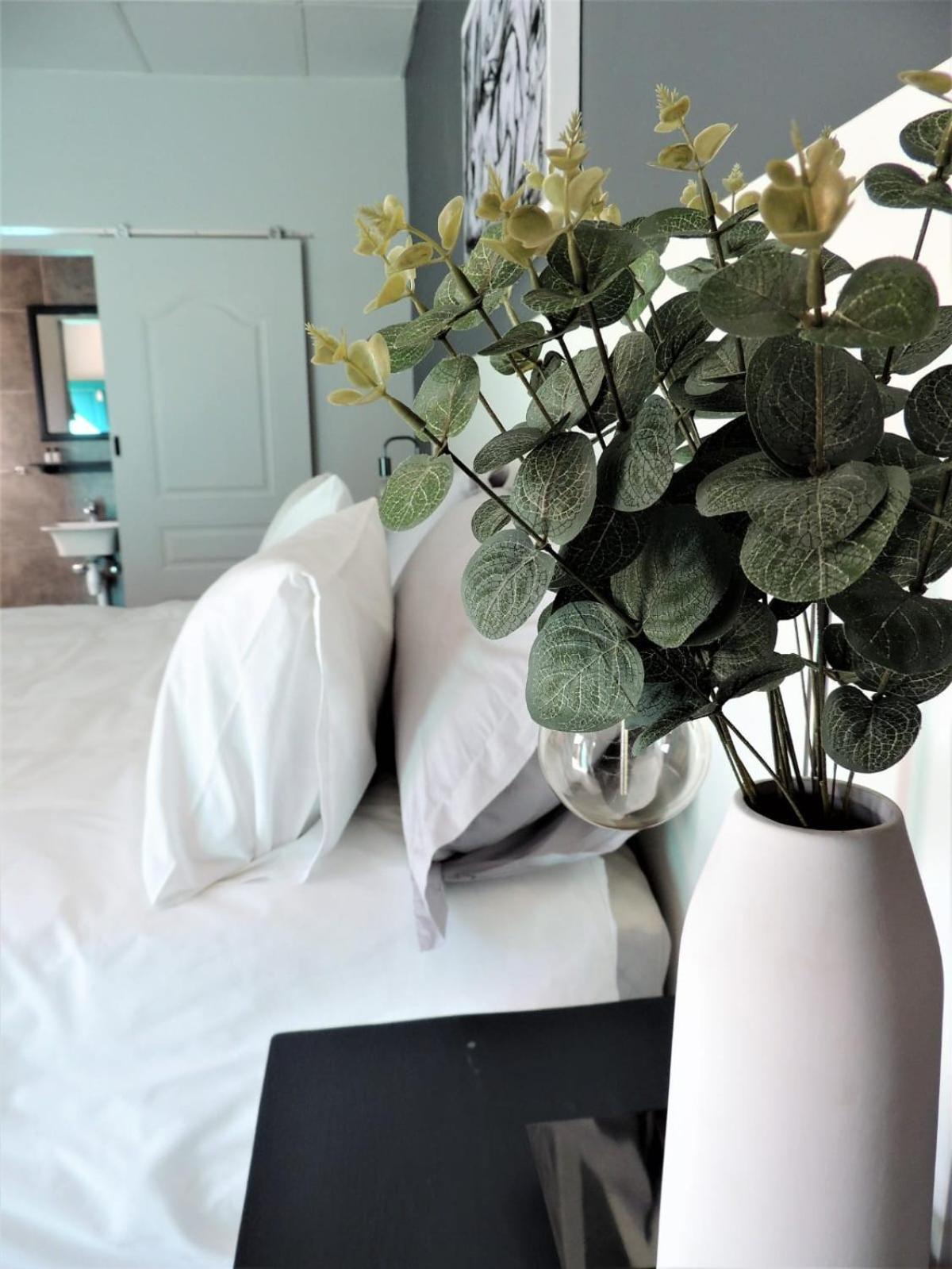 The Lantern Guesthouse Bloemfontein Extérieur photo
