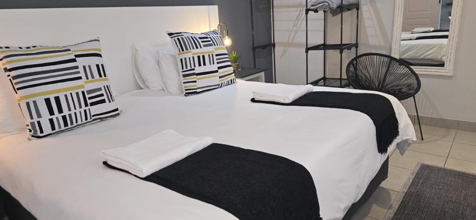 The Lantern Guesthouse Bloemfontein Extérieur photo