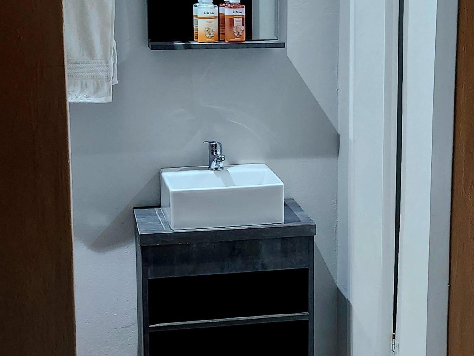 The Lantern Guesthouse Bloemfontein Extérieur photo